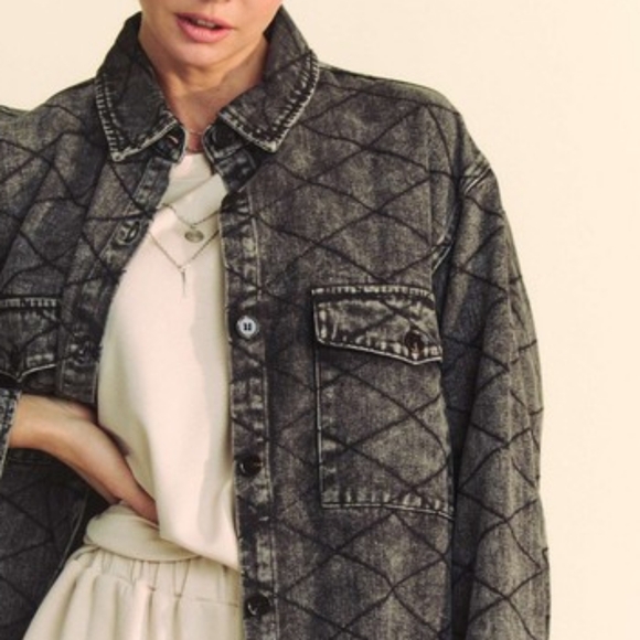 DAVI & DANI Denim Shacket Diamond Quilted High Low Oversized Jean Shirt Jacket - Picture 9 of 16